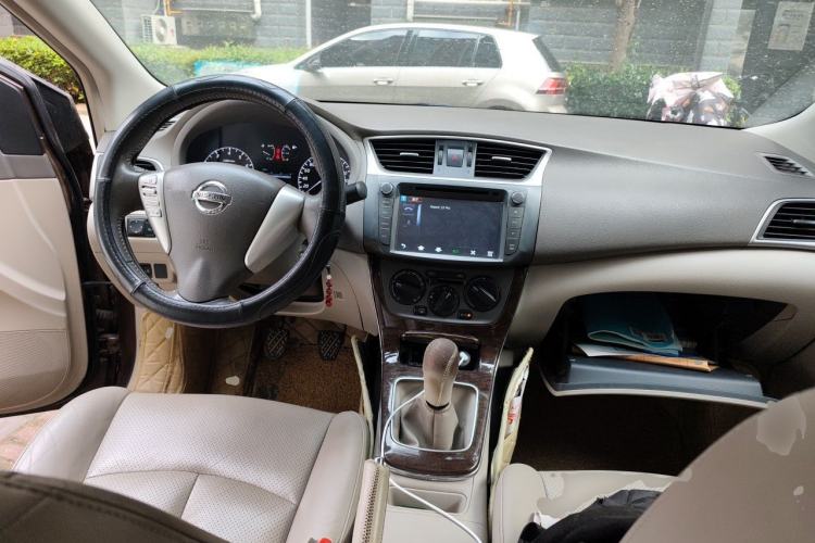 Used Nissan Sylphy 2012 1.6 XL Manual Luxury Edition Center Console