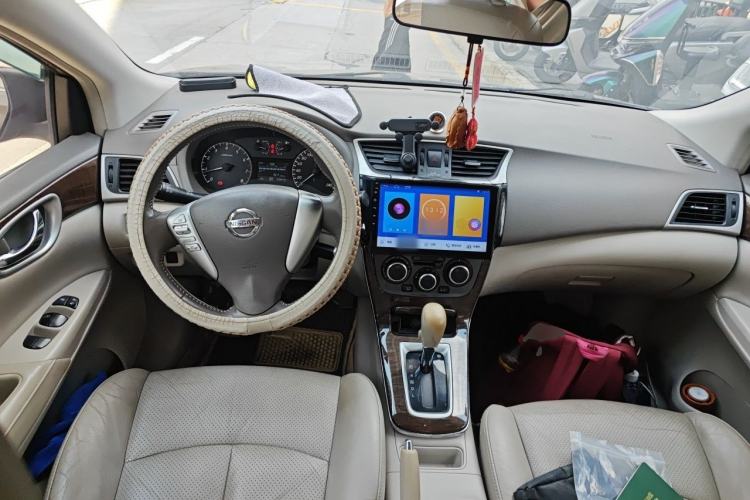 Used Nissan Sylphy 2012 1.6 XL CVT Luxury Edition Center Console