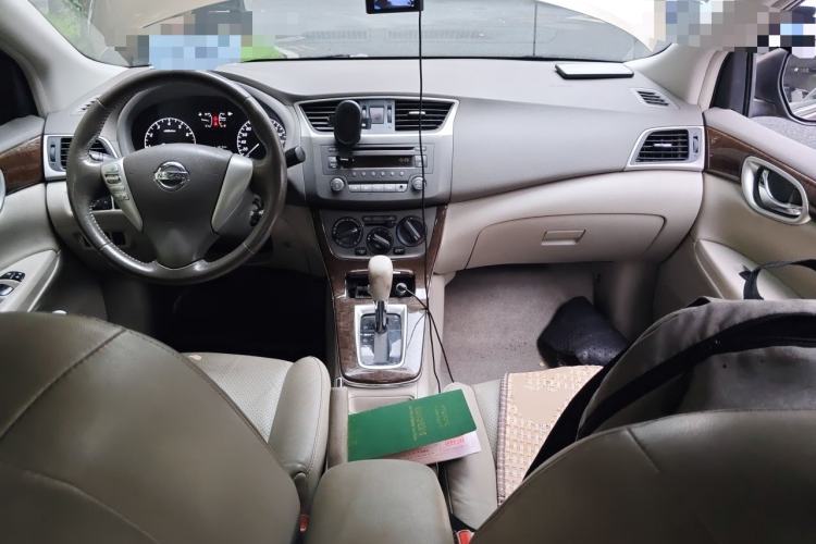Used Nissan Sylphy 2012 1.6 XL CVT Luxury Edition Center Console