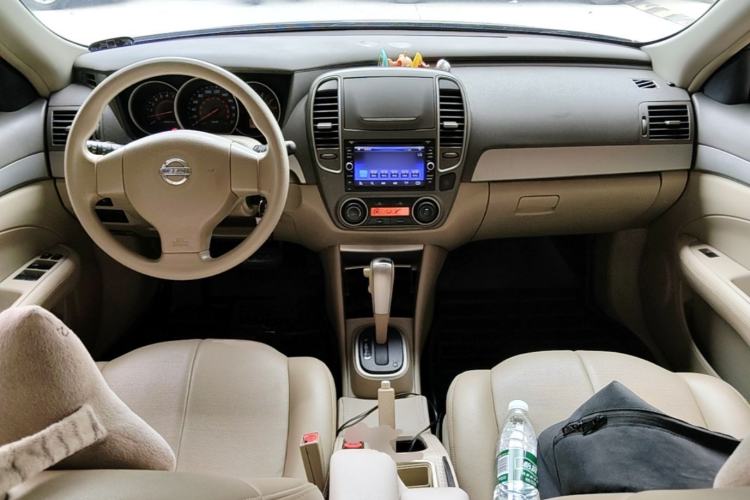 Used Nissan Sylphy 2012 Classic 1.6XE Automatic Comfort Edition Center Console