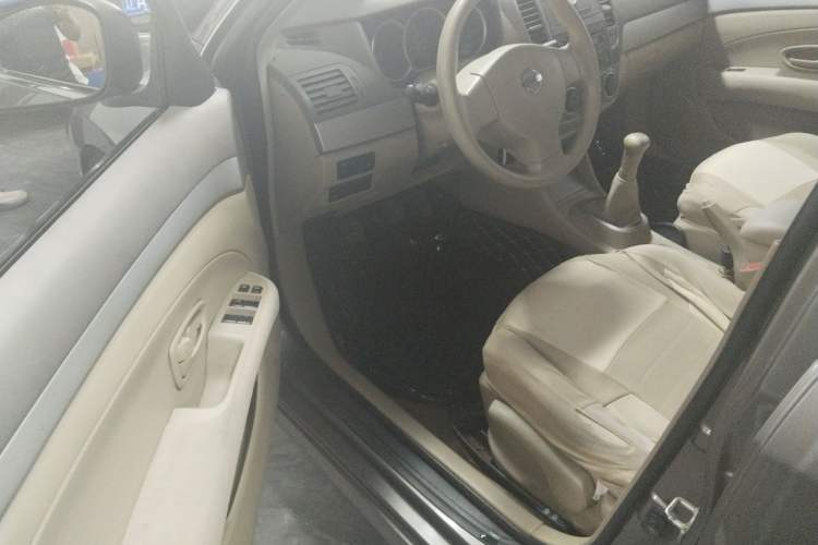 Used Nissan Sylphy 2012 Classic 1.6XE Manual Comfort Edition Driver Seat