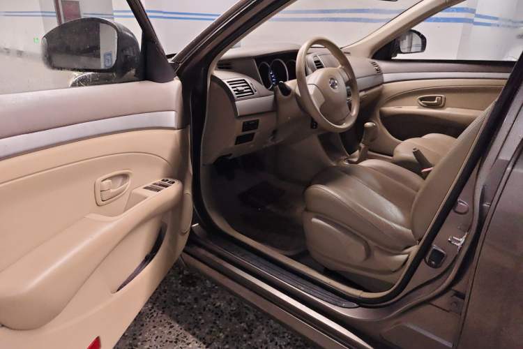 Used Nissan Sylphy 2012 Classic 1.6XL Manual Luxury Edition Driver Seat