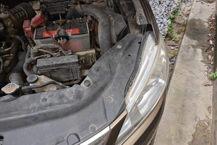 Used Nissan Sylphy 2012 1.8XL CVT Luxury Edition Engine Bay Left