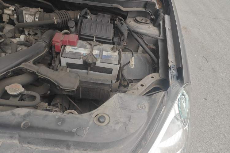 Used Nissan Sylphy 2012 Classic 1.6XE Automatic Comfort Edition Engine Bay Left