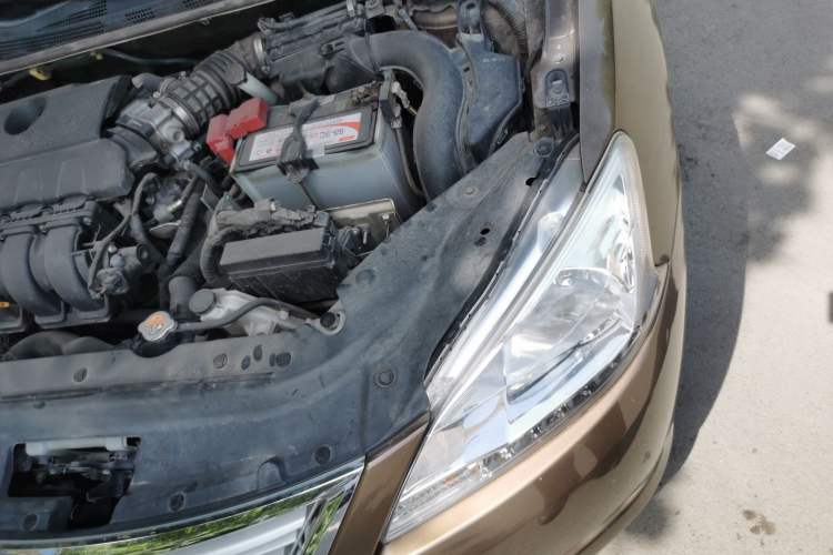 Used Nissan Sylphy 2012 1.8XL Manual Luxury Edition Engine Bay Left