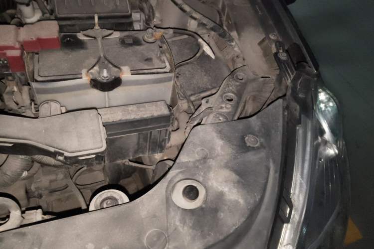 Used Nissan Sylphy 2012 Classic 1.6XE Manual Comfort Edition Engine Bay Left