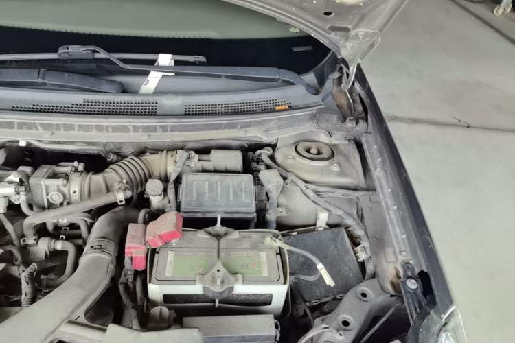 Used Nissan Sylphy 2012 Classic 1.6XE Manual Comfort Edition Engine Bay Left