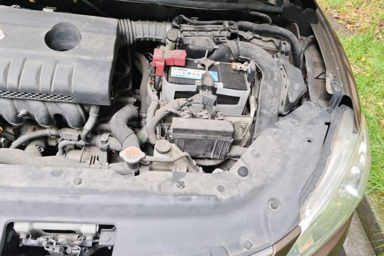 Used Nissan Sylphy 2012 1.6 XL CVT Luxury Edition Engine Bay Left