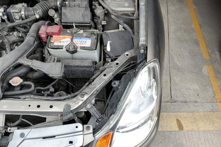 Used Nissan Sylphy 2012 Classic 1.6XE Automatic Comfort Edition Engine Bay Left