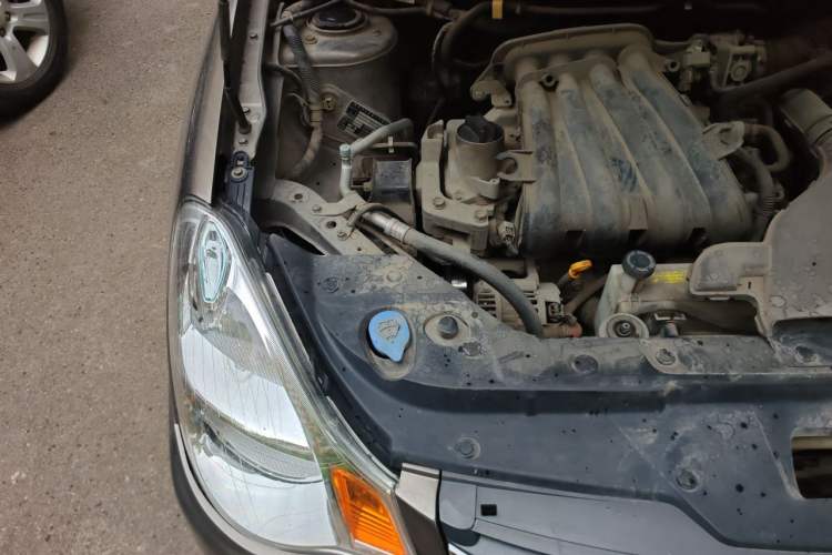 Used Nissan Sylphy 2012 Classic 1.6XE Manual Comfort Edition Engine Bay Right