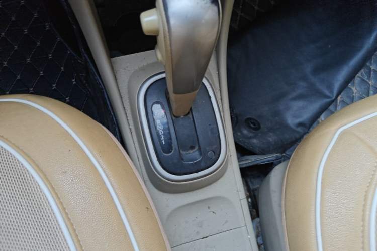 Used Nissan Sylphy 2012 Classic 1.6XE Automatic Comfort Edition Gear Lever