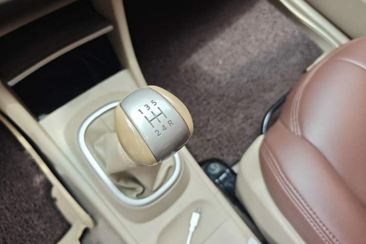 Used Nissan Sylphy 2012 Classic 1.6XE Manual Comfort Edition Gear Lever