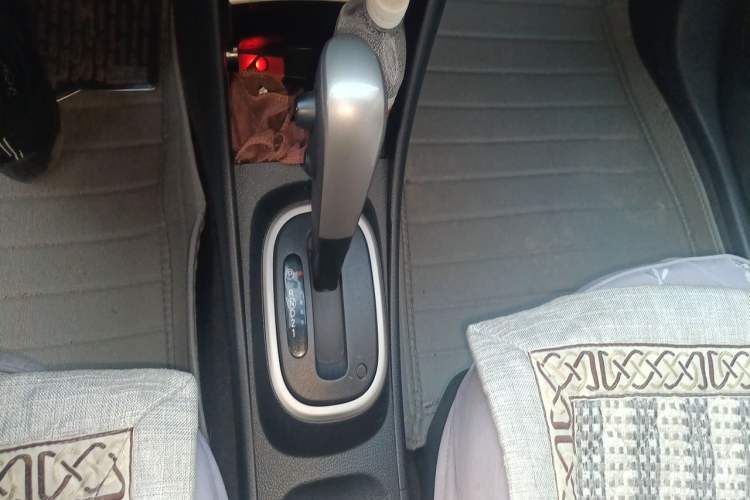 Used Nissan Sylphy 2012 Classic 1.6XE Automatic Comfort Edition Gear Lever