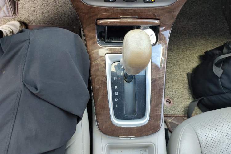 Used Nissan Sylphy 2012 1.6 XL CVT Luxury Edition Gear Lever