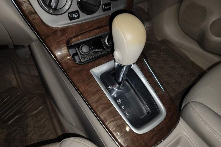 Used Nissan Sylphy 2012 1.6 XL CVT Luxury Edition Gear Lever
