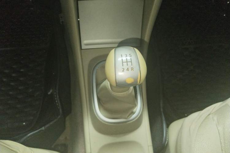 Used Nissan Sylphy 2012 Classic 1.6XE Manual Comfort Edition Gear Lever