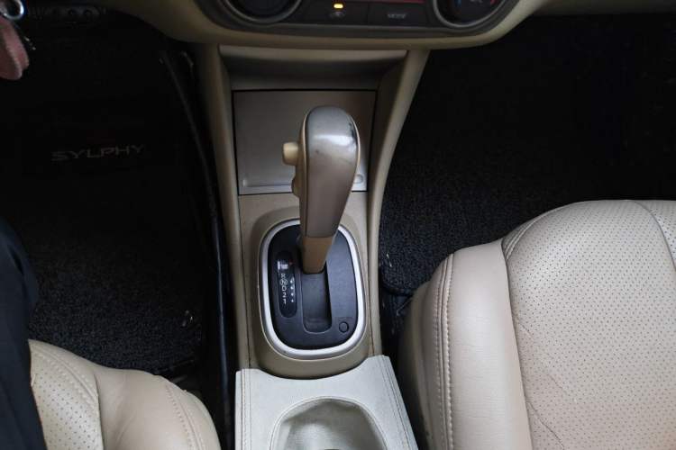 Used Nissan Sylphy 2012 Classic 1.6XE Automatic Comfort Edition Gear Lever