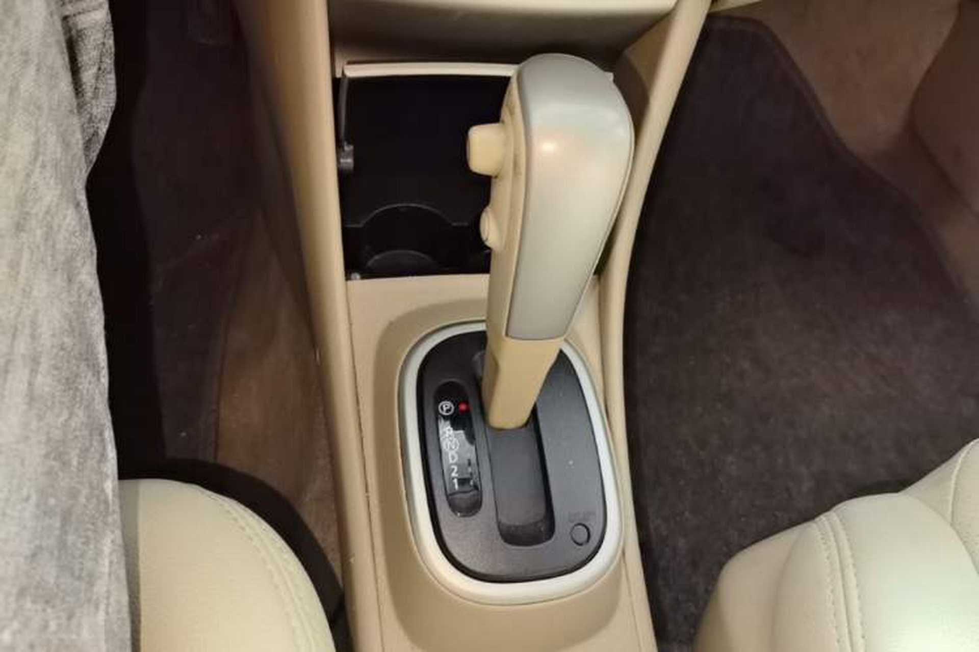 Used Nissan Sylphy 2012 Classic 1.6XE Automatic Comfort Edition Gear Lever