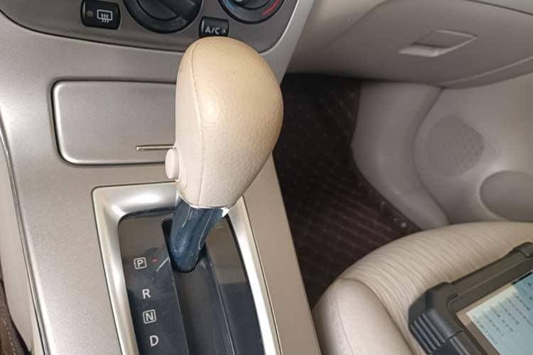 Used Nissan Sylphy 2012 1.6XE CVT Comfort Edition Gear Lever