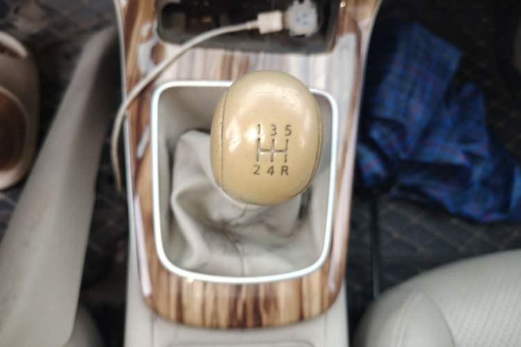 Used Nissan Sylphy 2012 1.6 XL Manual Luxury Edition Gear Lever