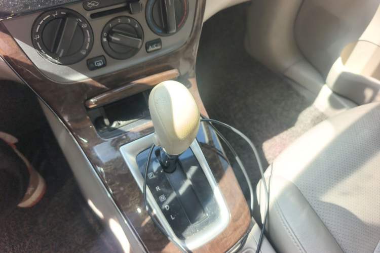 Used Nissan Sylphy 2012 1.6 XL CVT Luxury Edition Gear Lever