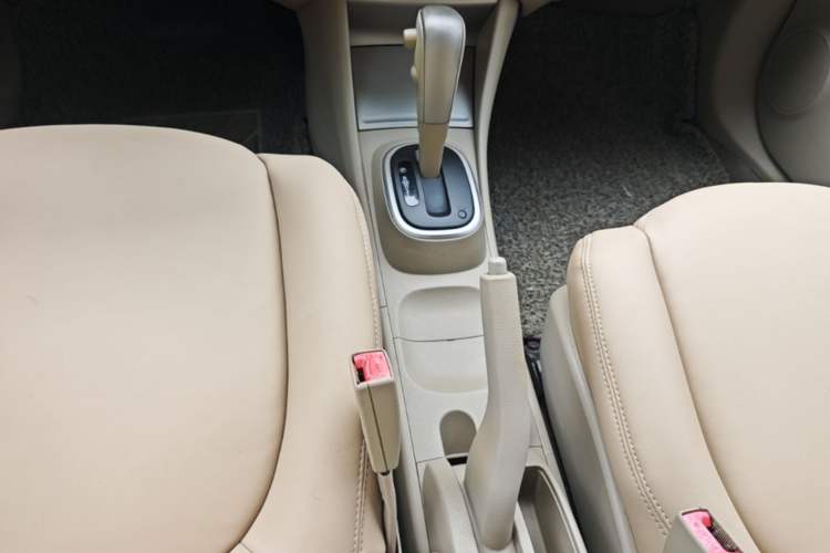 Used Nissan Sylphy 2012 Classic 1.6XE Automatic Comfort Edition Gear Lever