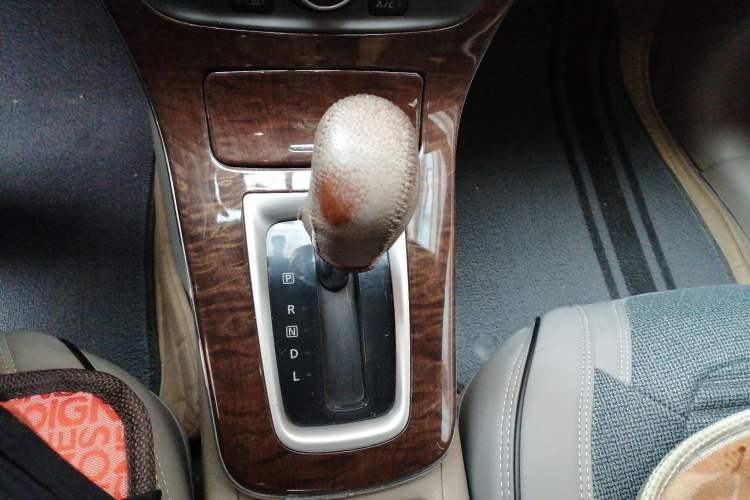 Used Nissan Sylphy 2012 Classic 1.6 XL Automatic Luxury Edition Gear Lever