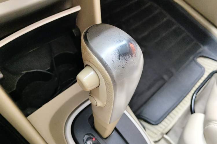 Used Nissan Sylphy 2012 Classic 1.6XE Automatic Comfort Edition Gear Lever