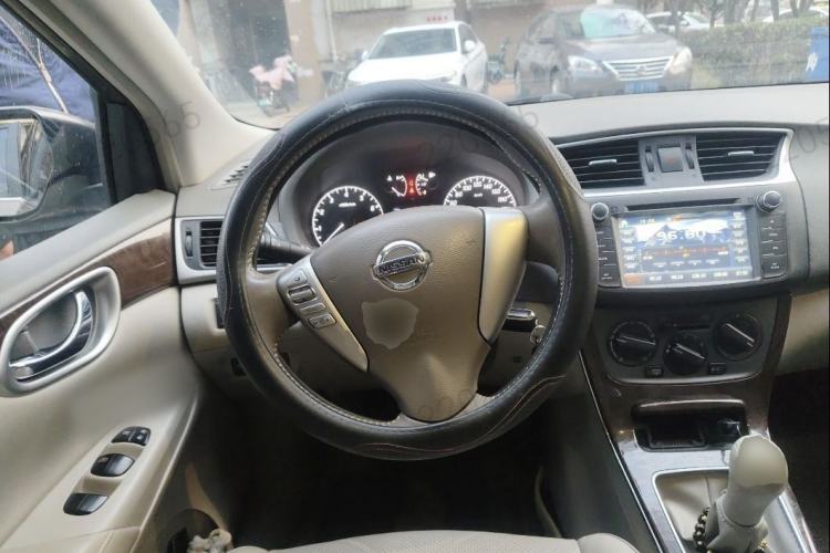 Used Nissan Sylphy 2012 1.6 XL Manual Luxury Edition Interior 1