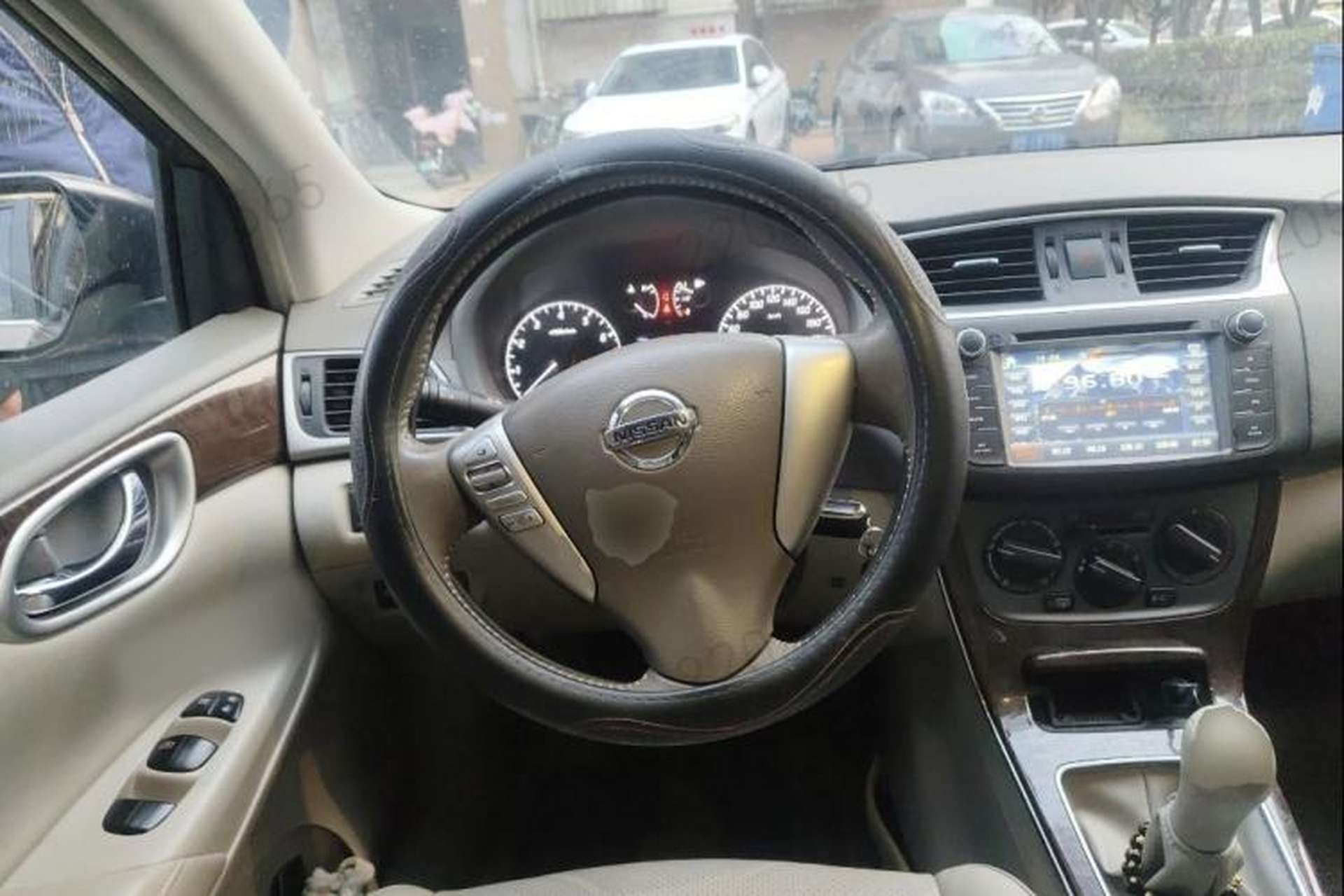 Used Nissan Sylphy 2012 1.6 XL Manual Luxury Edition Interior 1