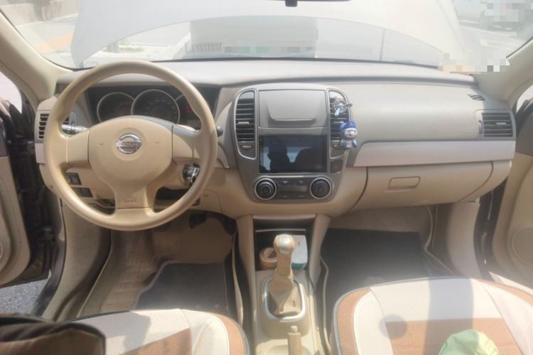 Used Nissan Sylphy 2012 Classic 1.6XE Manual Comfort Edition Interior 2