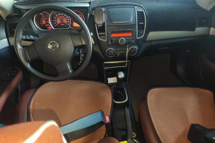 Used Nissan Sylphy 2012 Classic 1.6XE Manual Comfort Edition Interior 2