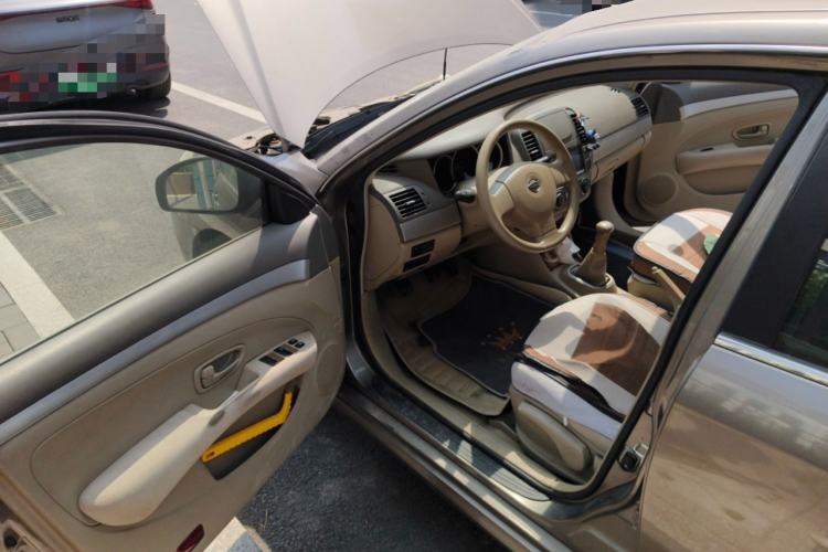 Used Nissan Sylphy 2012 Classic 1.6XE Manual Comfort Edition Interior 3