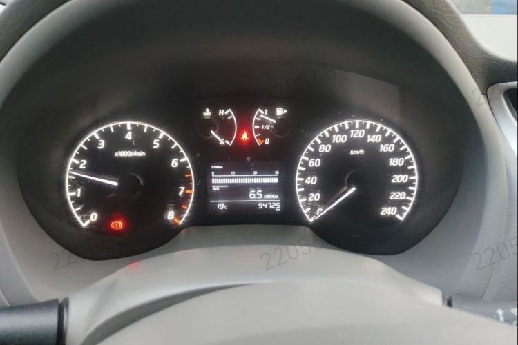 Used Nissan Sylphy 2012 1.6 XL Manual Luxury Edition Interior 3