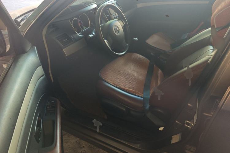 Used Nissan Sylphy 2012 Classic 1.6XE Manual Comfort Edition Interior 3