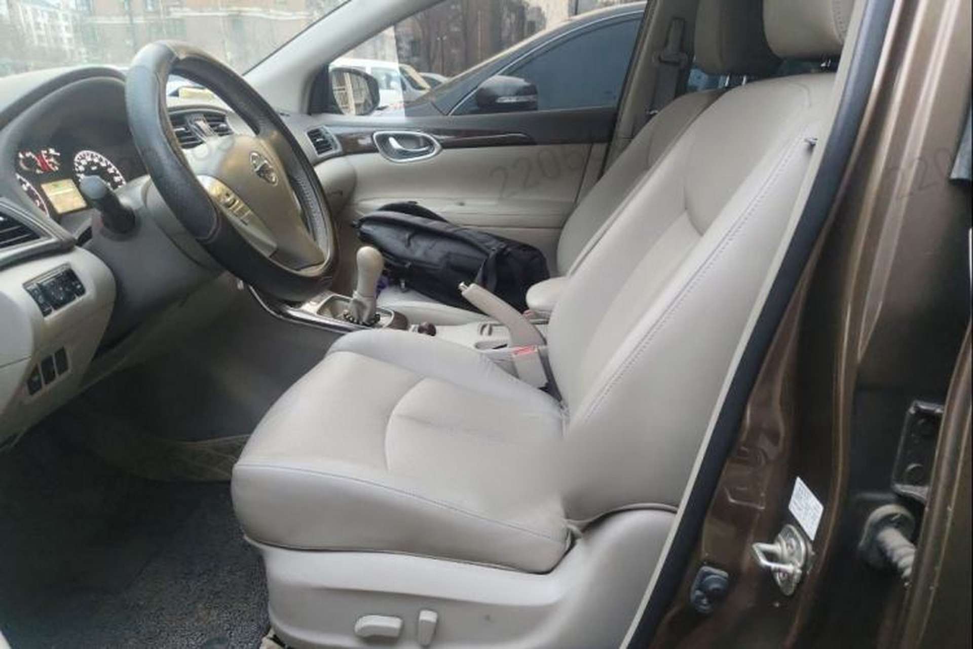 Used Nissan Sylphy 2012 1.6 XL Manual Luxury Edition Interior 4