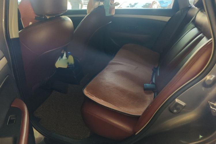 Used Nissan Sylphy 2012 Classic 1.6XE Manual Comfort Edition Interior 4