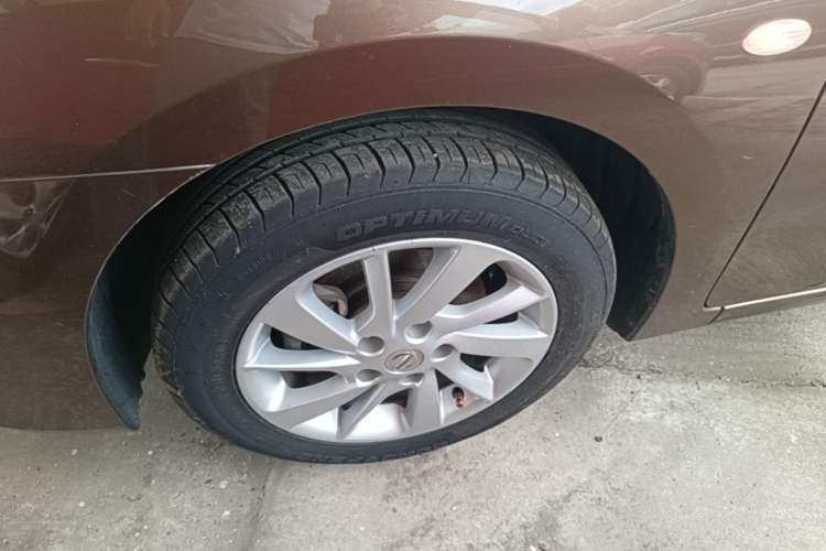 Used Nissan Sylphy 2012 1.6XE CVT Comfort Edition Left Front Wheel Hub