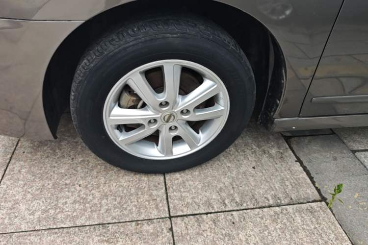 Used Nissan Sylphy 2012 Classic 1.6XE Automatic Comfort Edition Left Front Wheel Hub
