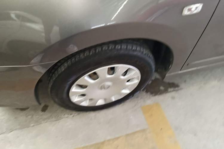 Used Nissan Sylphy 2012 Classic 1.6XE Manual Comfort Edition Left Front Wheel Hub