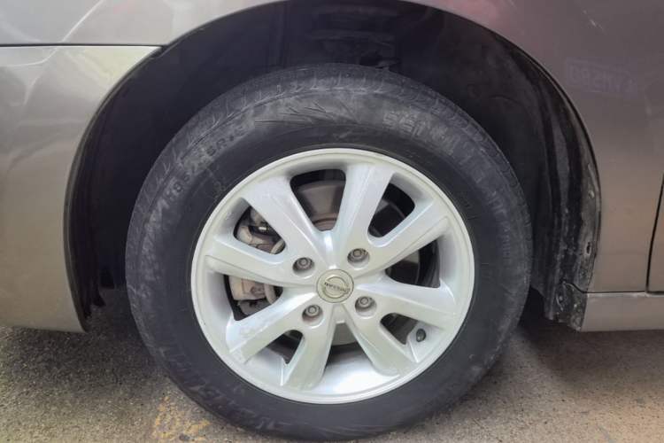 Used Nissan Sylphy 2012 Classic 1.6XE Manual Comfort Edition Left Front Wheel Hub