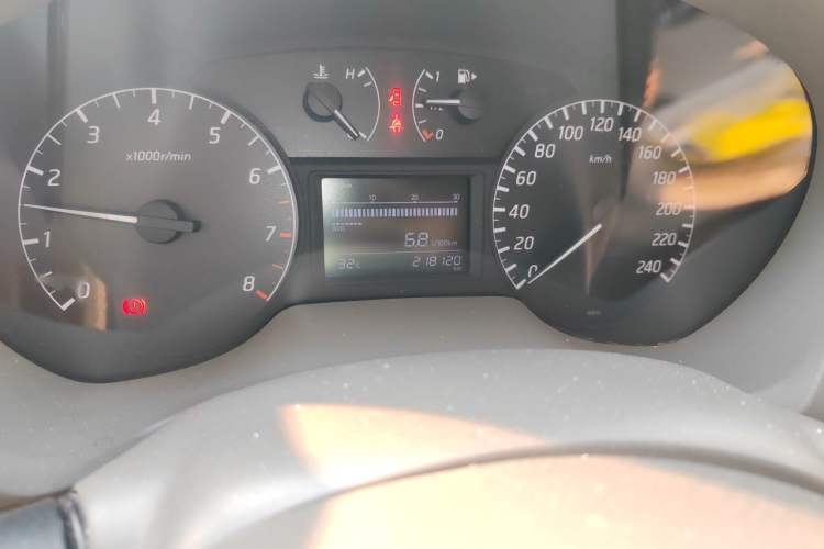 Used Nissan Sylphy 2012 1.6 XL Manual Luxury Edition Odometer Close Up