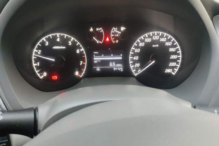 Used Nissan Sylphy 2012 1.6 XL Manual Luxury Edition Odometer Close Up