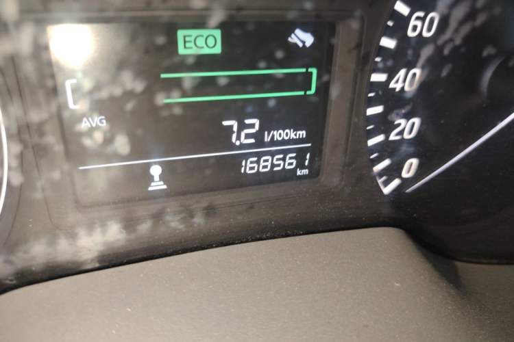 Used Nissan Sylphy 2012 1.6 XL Manual Luxury Edition Odometer Close Up