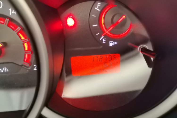 Used Nissan Sylphy 2012 Classic 1.6XE Manual Comfort Edition Odometer Close Up