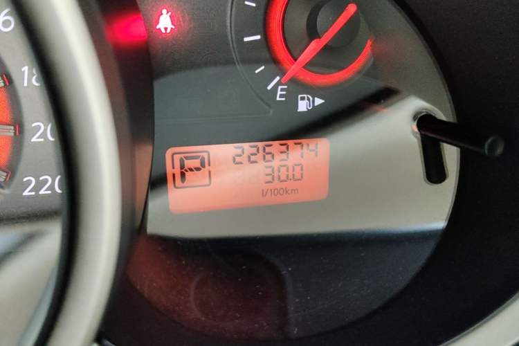 Used Nissan Sylphy 2012 Classic 1.6XE Automatic Comfort Edition Odometer Close Up