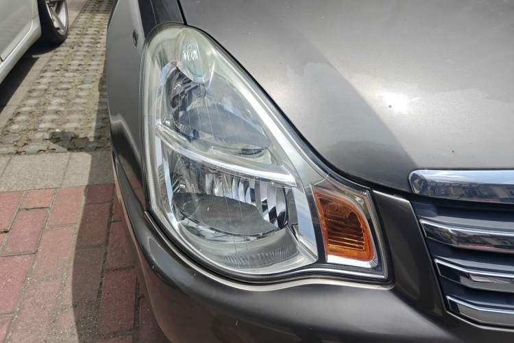 Used Nissan Sylphy 2012 Classic 1.6XE Manual Comfort Edition Right Front Headlight