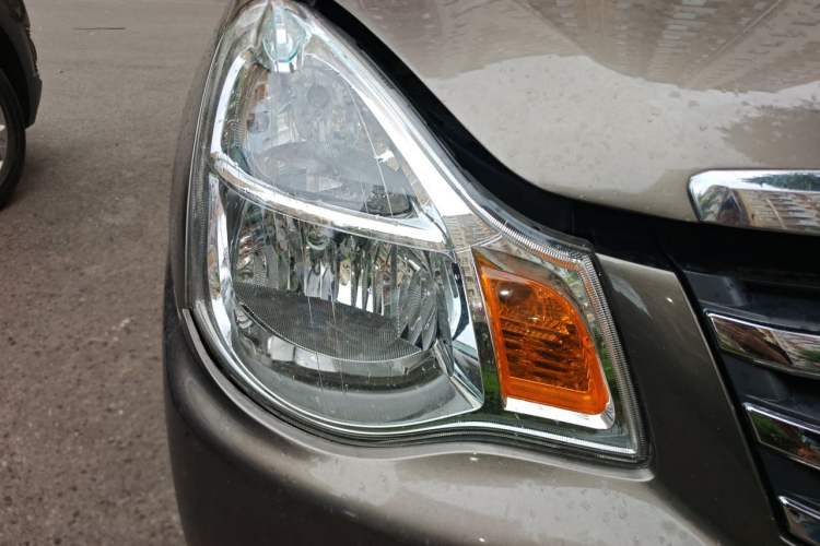 Used Nissan Sylphy 2012 Classic 1.6XE Manual Comfort Edition Right Front Headlight