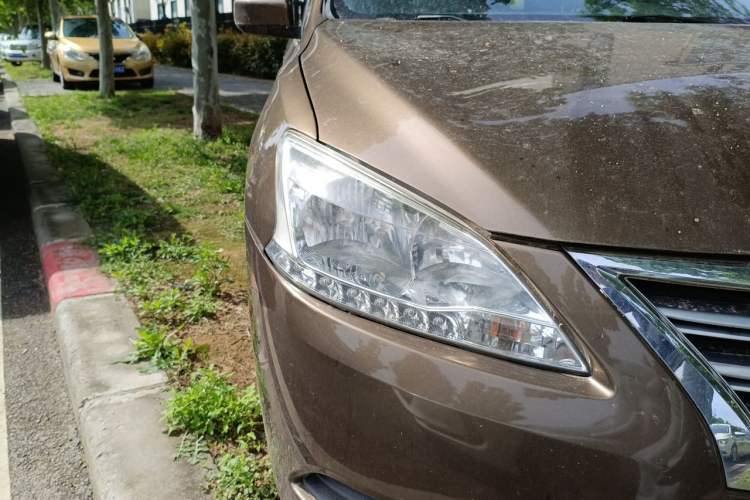 Used Nissan Sylphy 2012 1.6XE Manual Comfort Edition Right Front Headlight