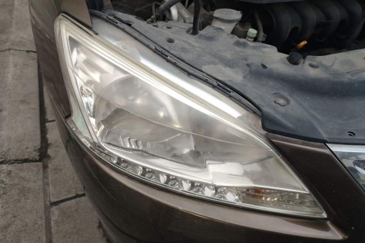 Used Nissan Sylphy 2012 1.6 XL Manual Luxury Edition Right Front Headlight